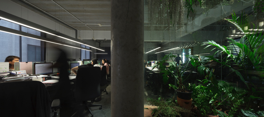 SO architects installs metal shell on DP group's newly redesigned headquarters in thailand