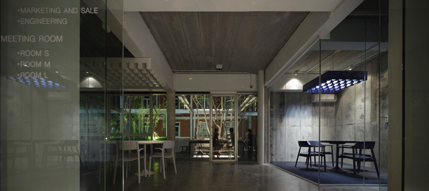 SO architects installs metal shell on DP group's newly redesigned headquarters in thailand