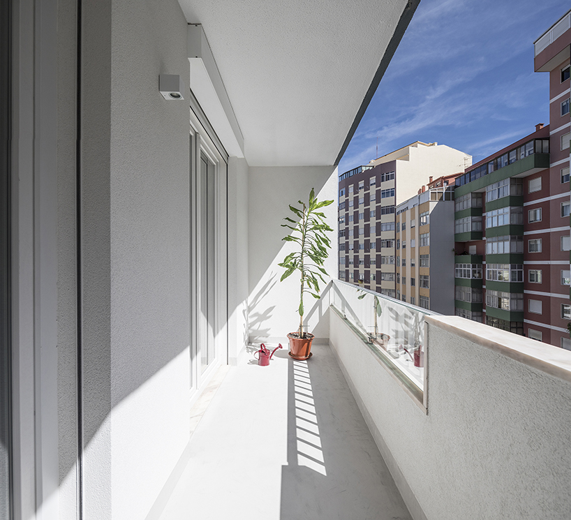 paulo moreira creates a contemporary living space in 1980s residential building