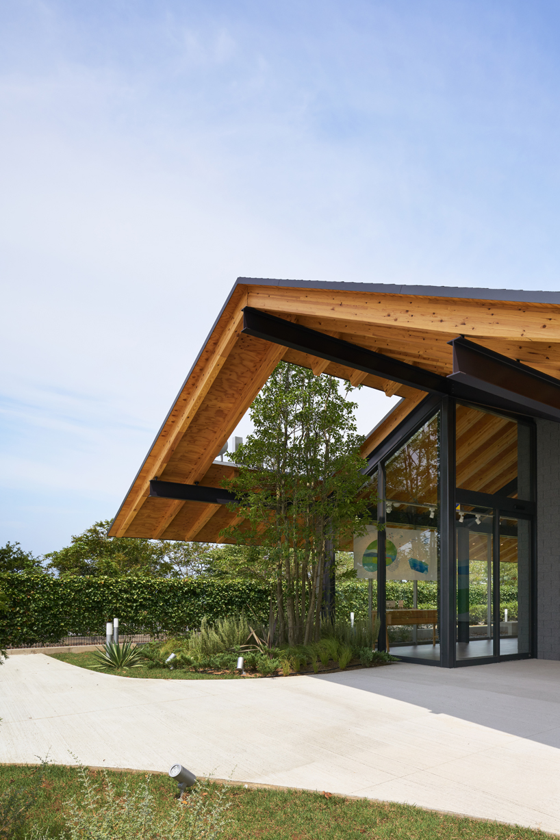 elongated wooden roof shields JINS hikone eyewear store's steel frame ...