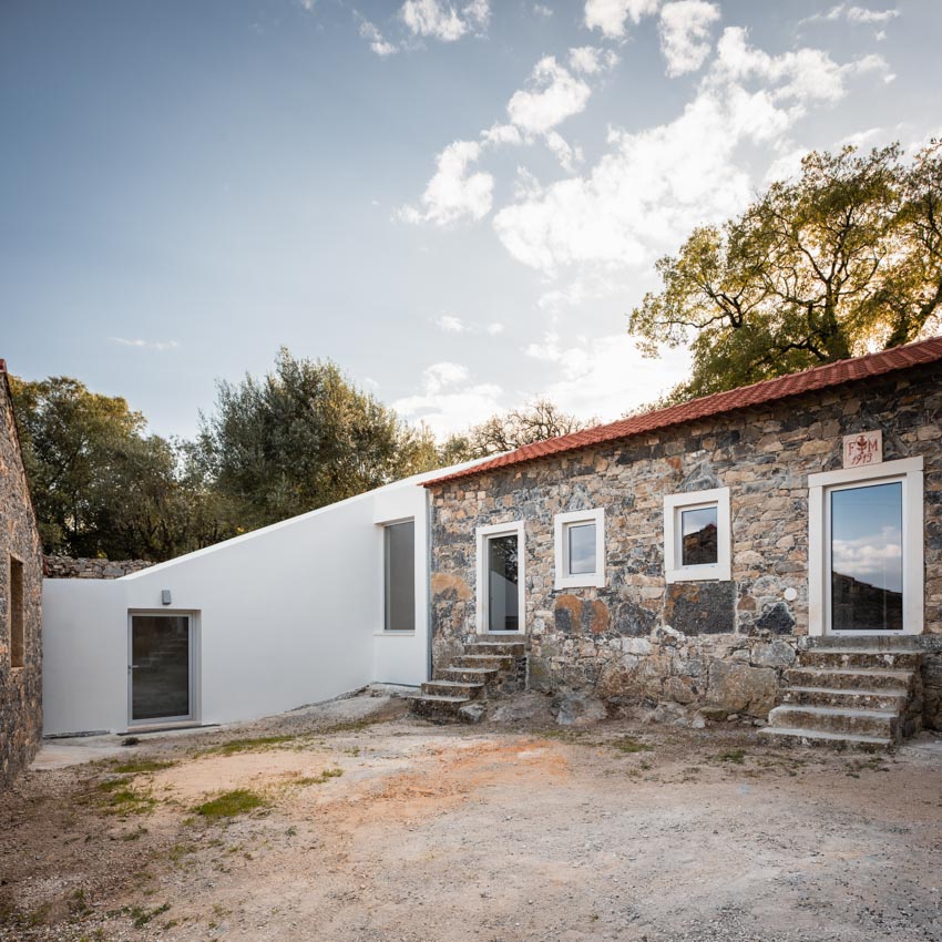 phyd-arquitectura-so-house-ruins-portugal-06-12-2019-designboom