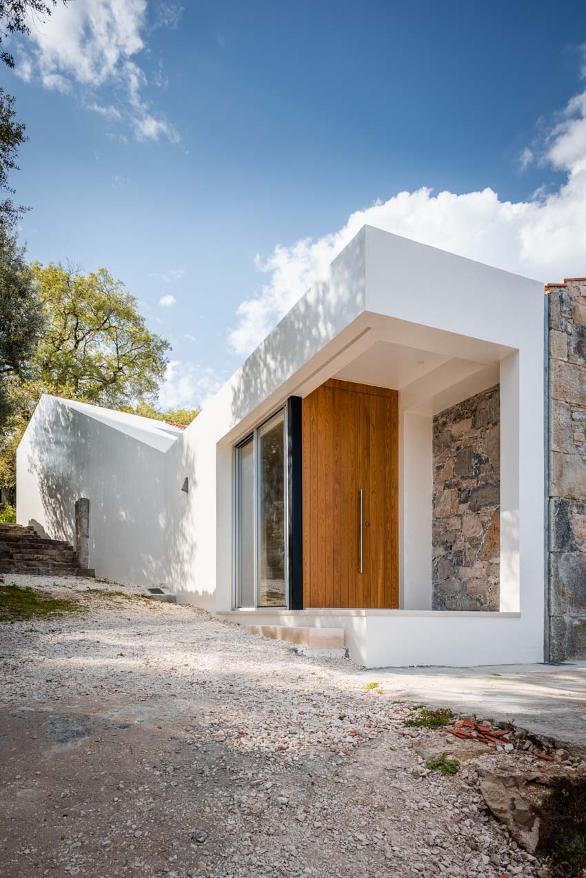 phyd-arquitectura-so-house-ruins-portugal-06-12-2019-designboom