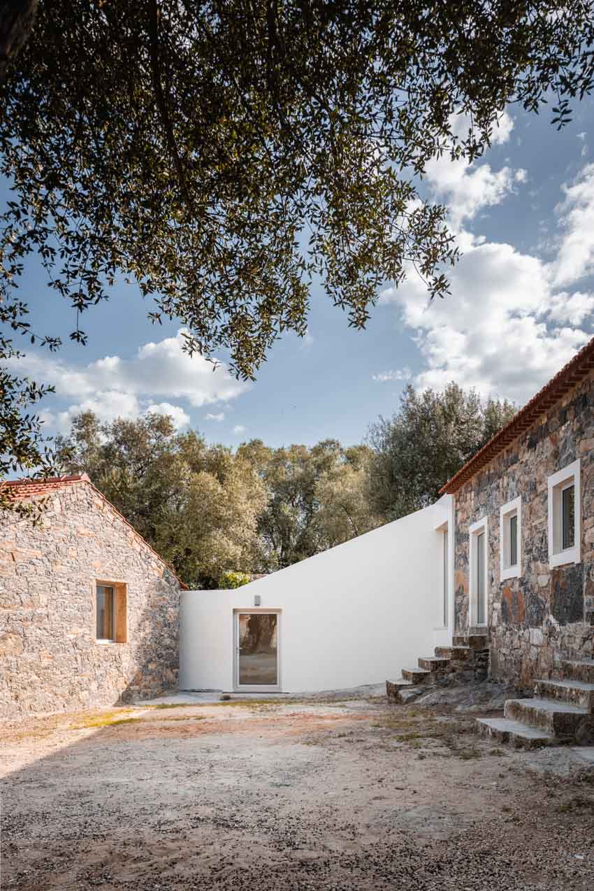 phyd-arquitectura-so-house-ruins-portugal-06-12-2019-designboom