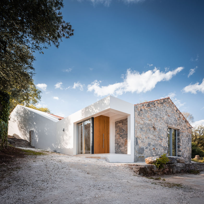 phyd-arquitectura-so-house-ruins-portugal-06-12-2019-designboom