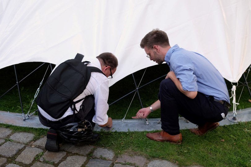 gregory quinn designs an inflatable structure ideal for refugee or disaster stricken areas