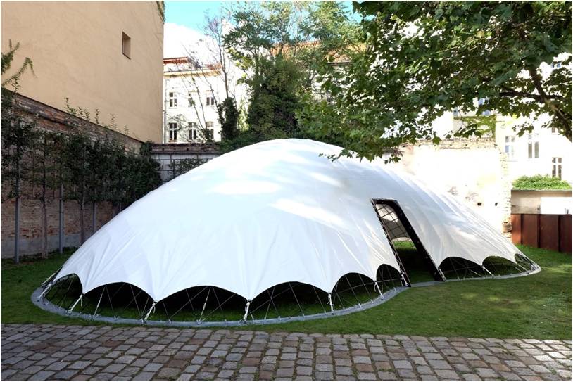 gregory quinn designs an inflatable structure ideal for refugee or disaster stricken areas