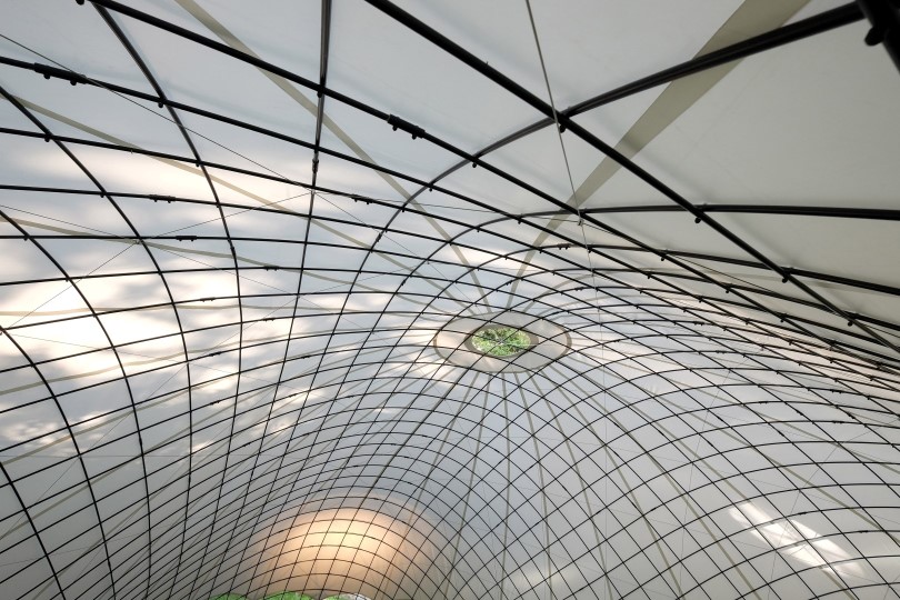 gregory quinn designs an inflatable structure ideal for refugee or disaster stricken areas