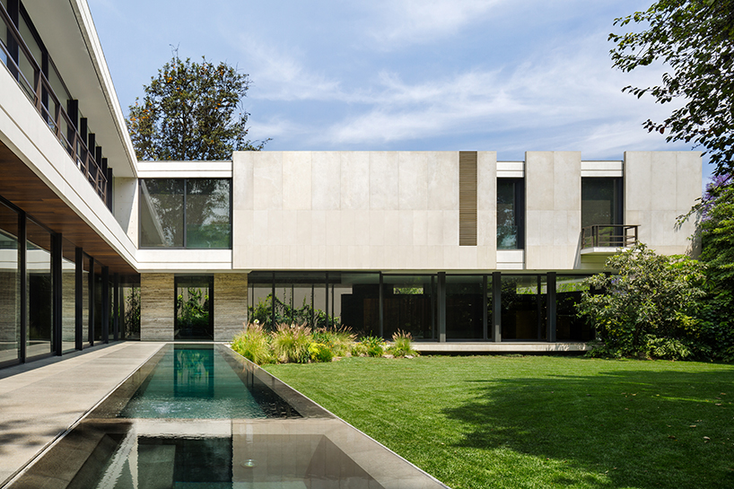 BERNARDI + PESCHARD / BLANCASMORAN design a family house in mexico city using natural stone and timber