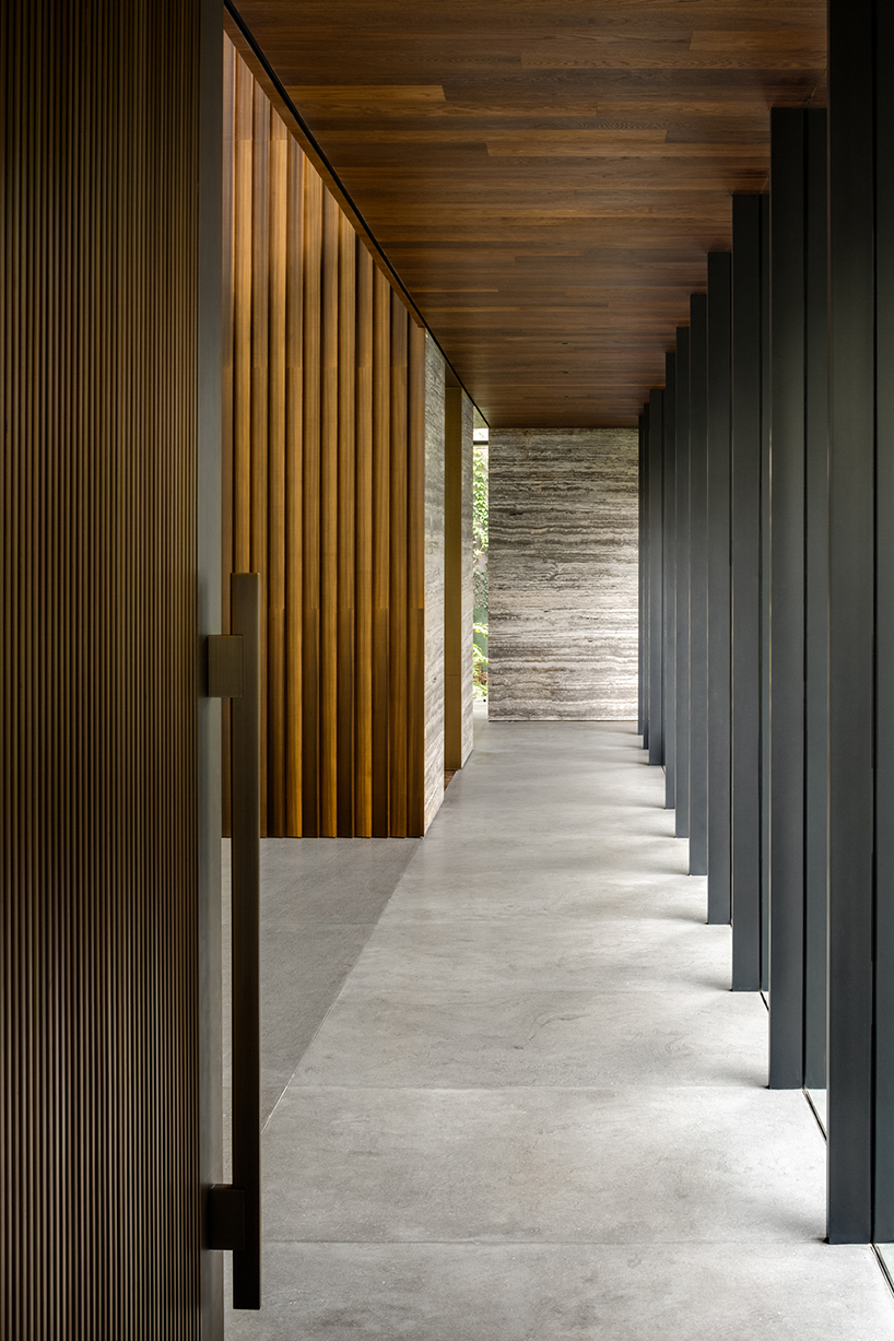 BERNARDI + PESCHARD / BLANCASMORAN design a family house in mexico city using natural stone and timber