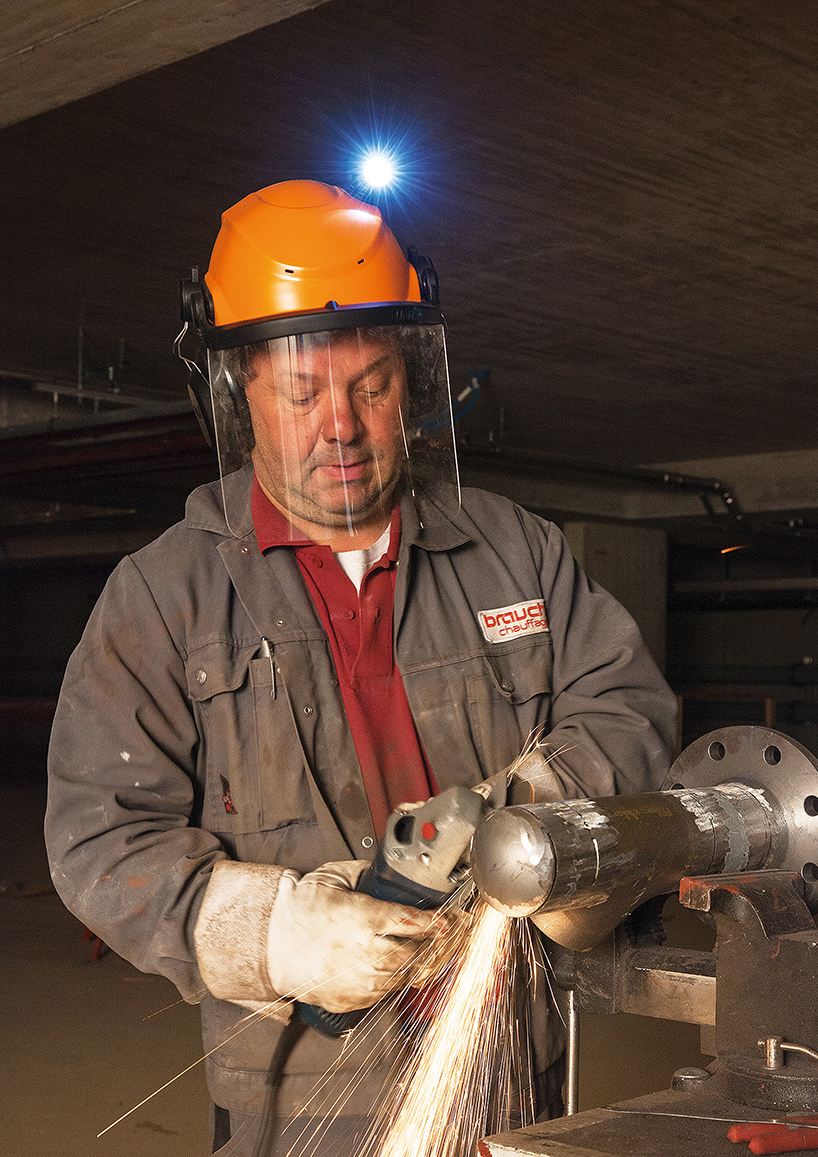 jaehoon jung's helmet allows workers to place accessories with a magnetic snap system