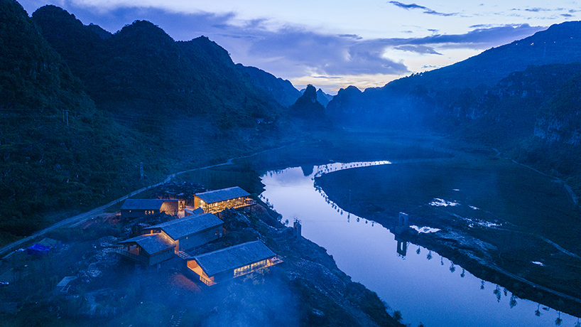 3andwich design's tourist center in china coheres with its overwhelming environment