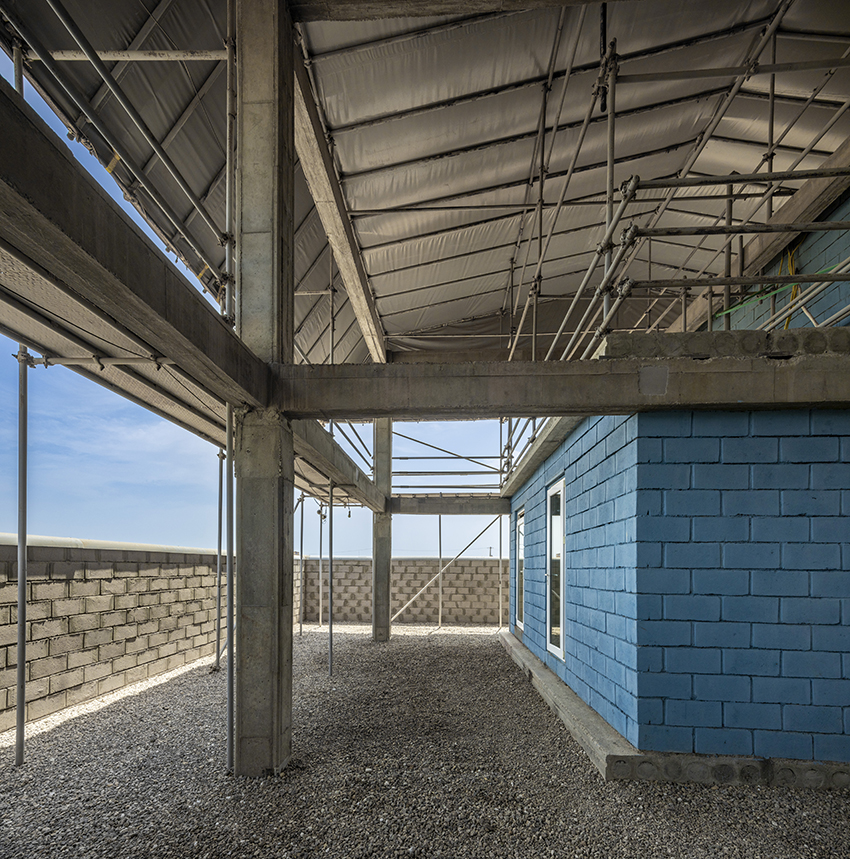 Zav architects ripërdor materialet e hedhura për të formuar një qendër arsimore në jug të Iranit