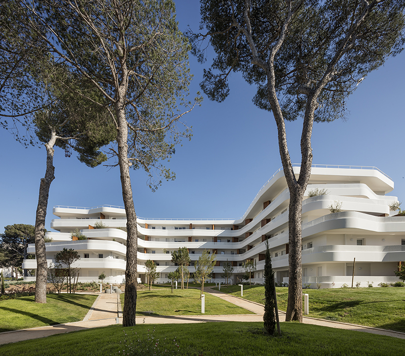 this residential complex in marseille consists of terraced layers, by pietriarchitectes designboom