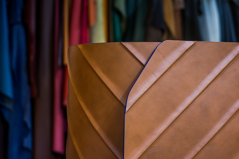 kabinet dompet kulit yang dikembangkan oleh pierre charrié dan leatherworker maison fey