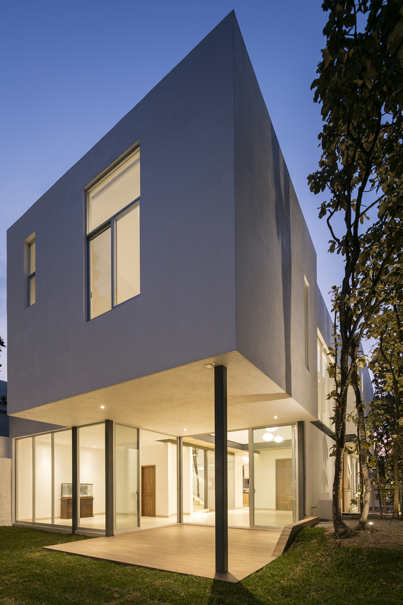 haro arquitectos builds casa aldebaran in mexico favoring the feeling of weightlessness