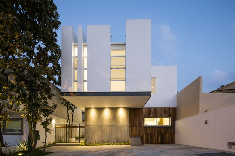 haro arquitectos builds casa aldebaran in mexico favoring the feeling of weightlessness
