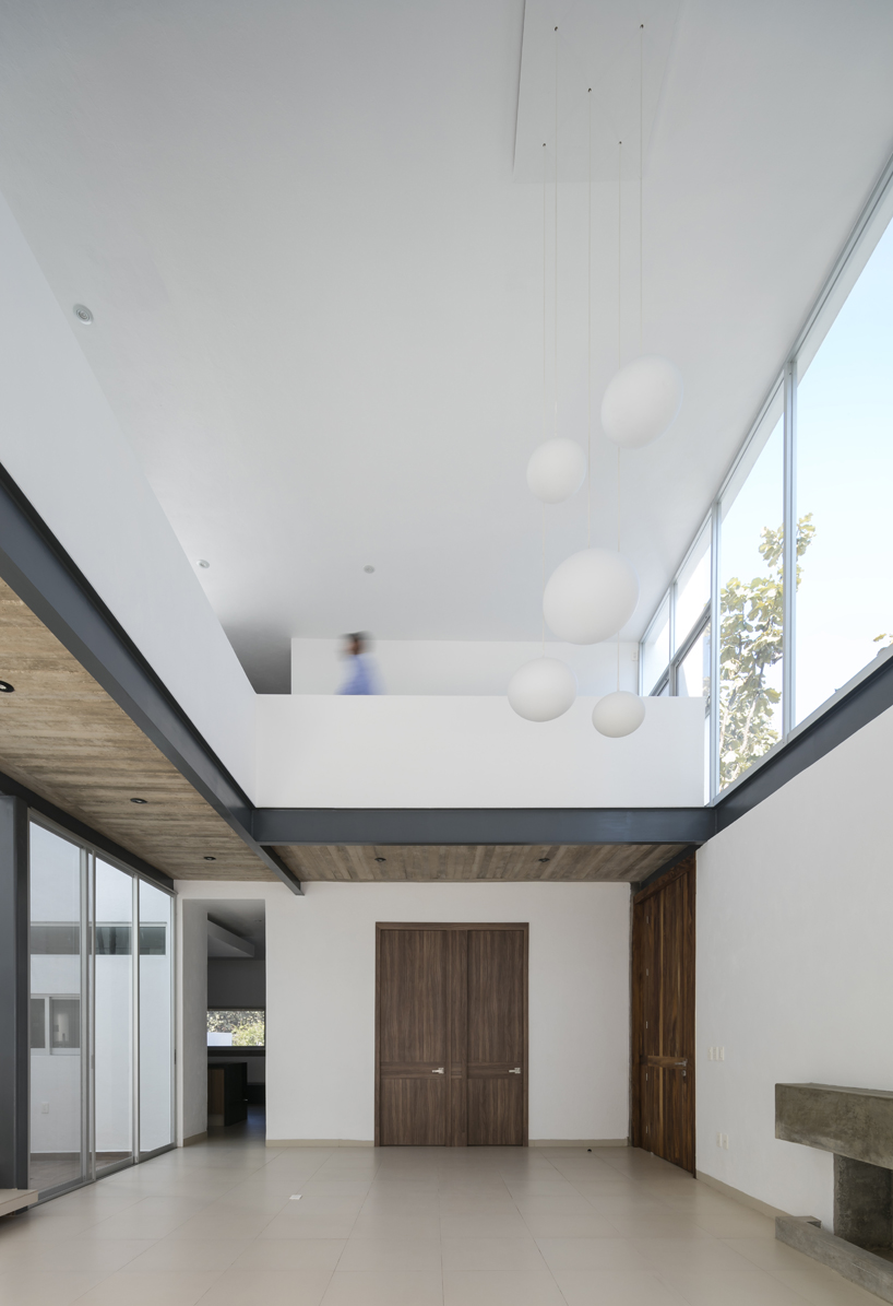 haro arquitectos builds casa aldebaran in mexico favoring the feeling of weightlessness