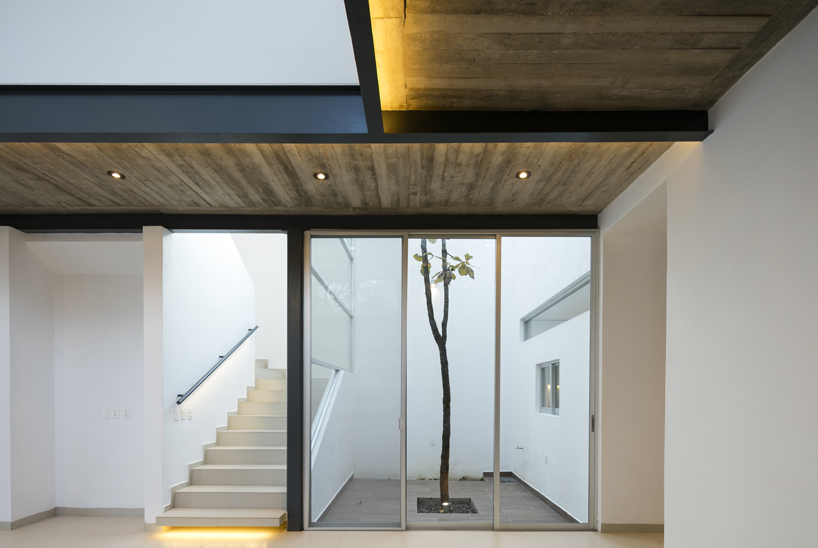 haro arquitectos builds casa aldebaran in mexico favoring the feeling of weightlessness