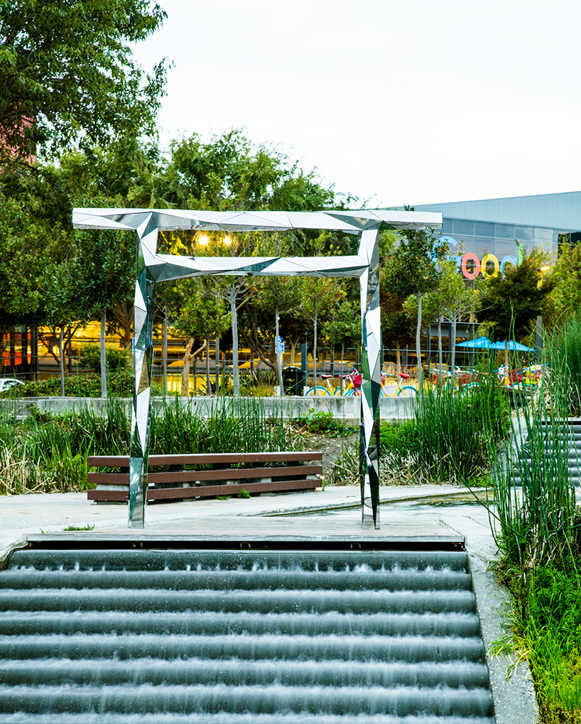 Fu Fu Fu erects politically charged torii in front of the offices of silicon valley giants