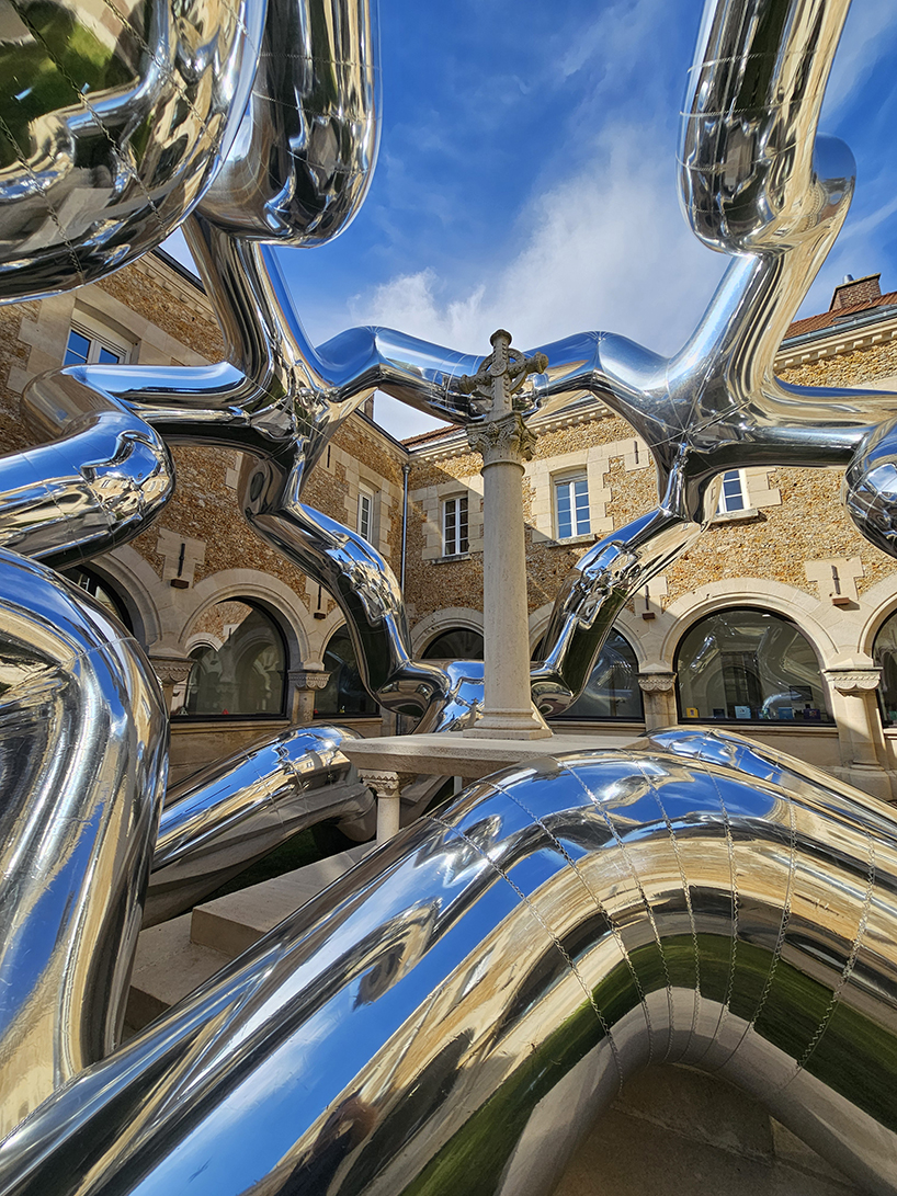 cyril lancelin's inflatable sculpture of star loops reflects the courtyard of étrépagny library