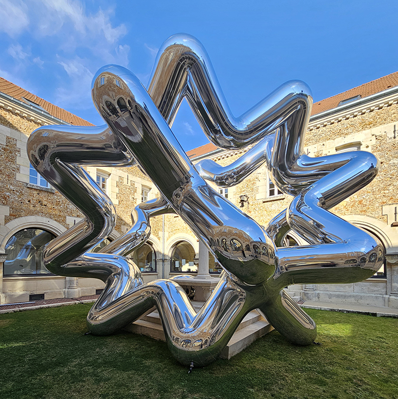cyril lancelin's inflatable sculpture of star loops reflects the courtyard of étrépagny library