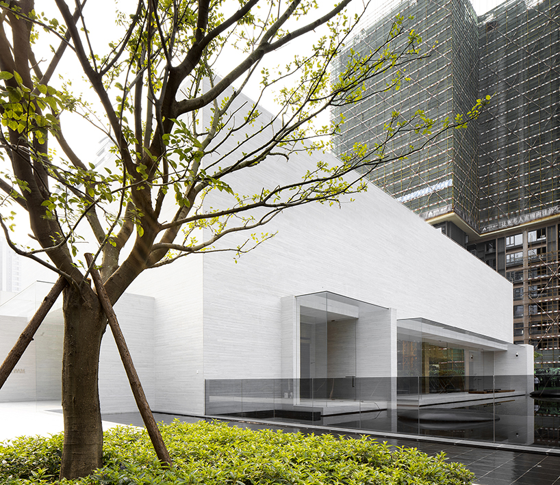 DOMANI's light-colored sky club house in china manifests a simple and vital atmosphere