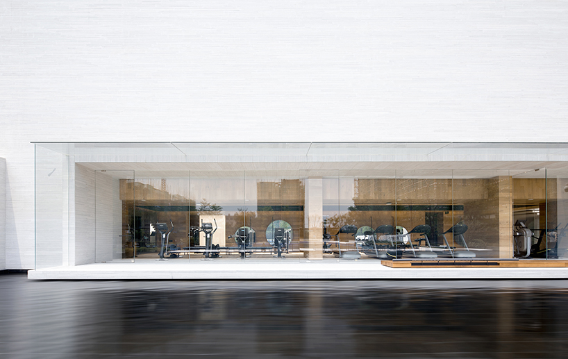 DOMANI's light-colored sky club house in china manifests a simple and vital atmosphere