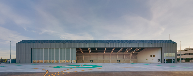 ERRE completes new private terminal at valencia airport wrapped in a metallic envelope