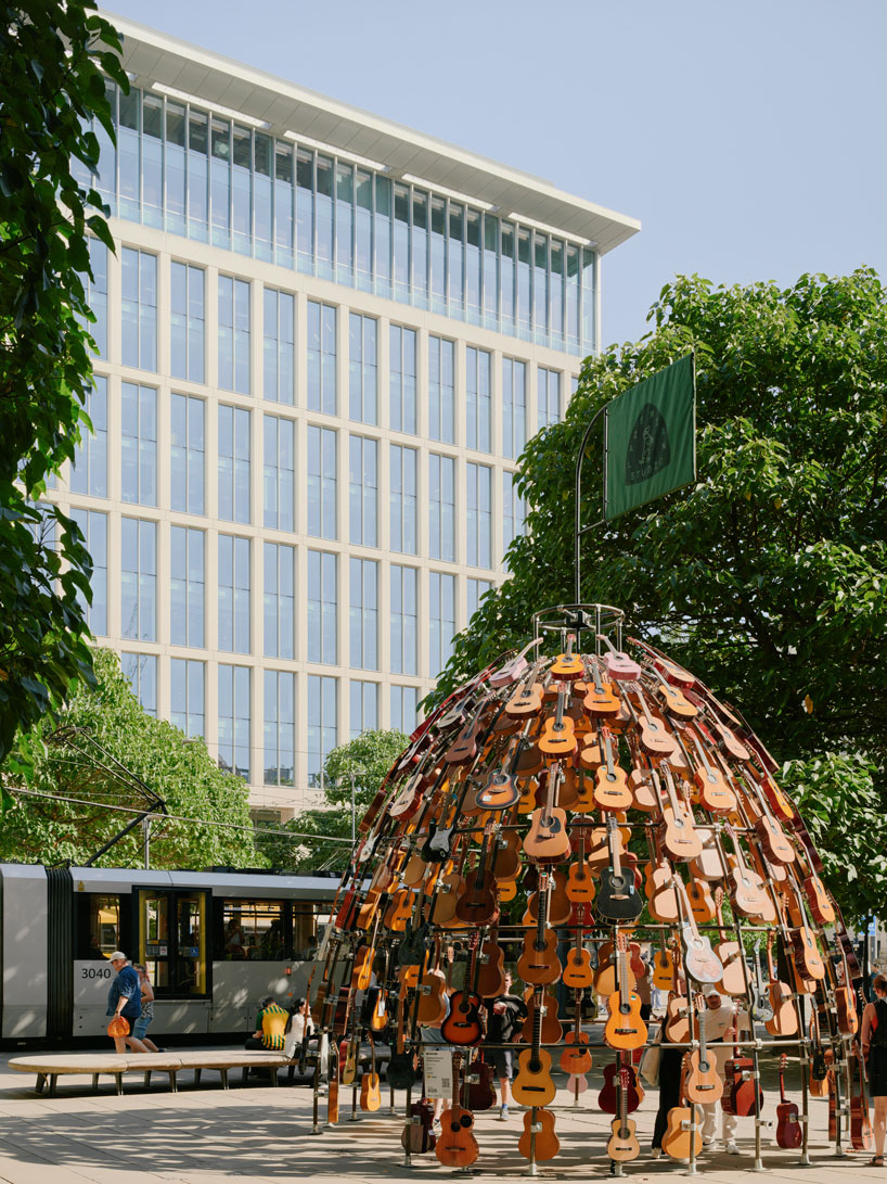 wind-powered sculpture by lazerian turns guitars into sonic art