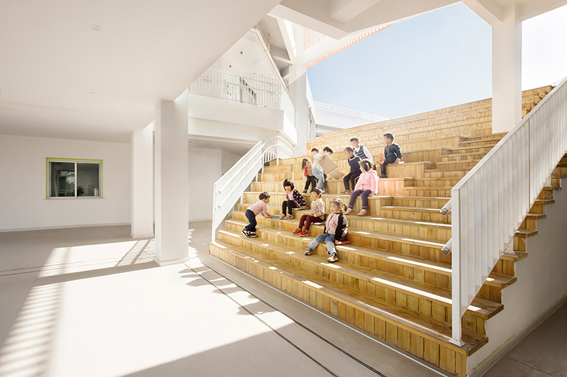 PERFORM studio composes a kindergarten of three hexagons