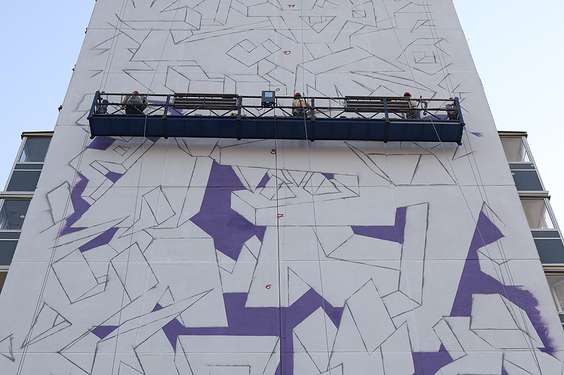 vitaly tsarenkov spray paints an 18-story mural in chelyabinsk, russia designboom