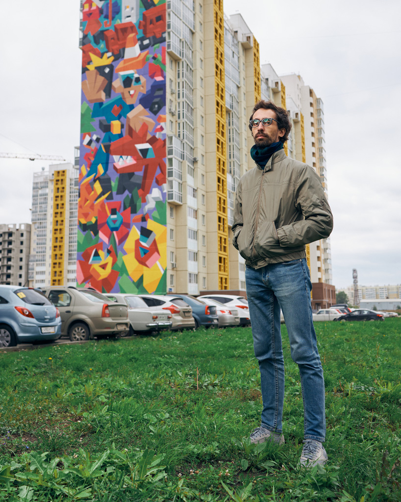 vitaly tsarenkov spray paints an 18-story mural in chelyabinsk, russia designboom