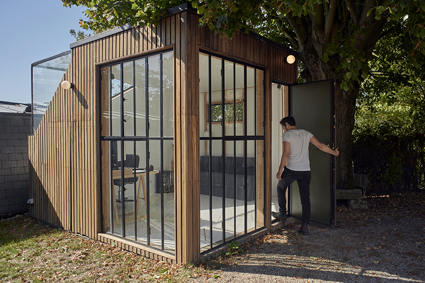 庭の物置小屋を森の作業部屋に変身 フランスの The Forest House Yadokari Net 小屋 タイニーハウス 空き家 移住 コンテナハウスからこれからの暮らしを考え実践するメディア