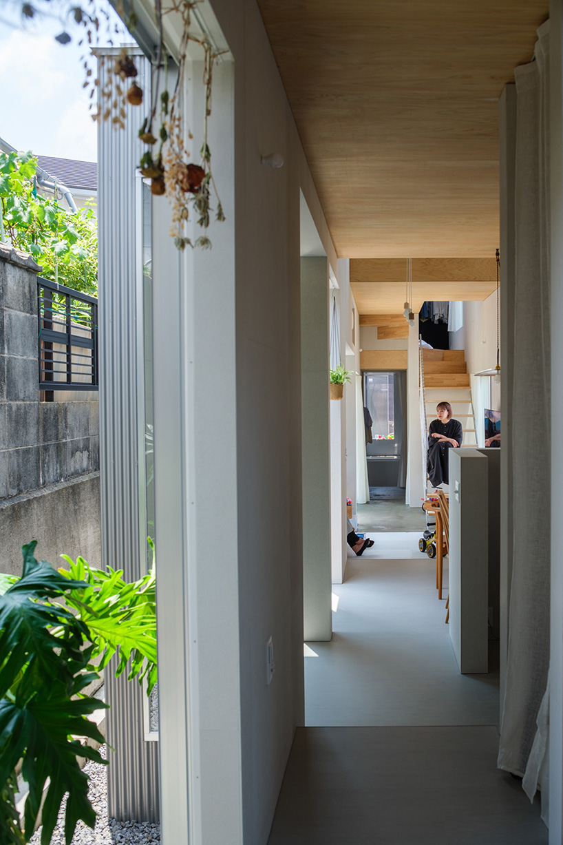 elongated house KJ lies on narrow flagpole lot between residences in japan