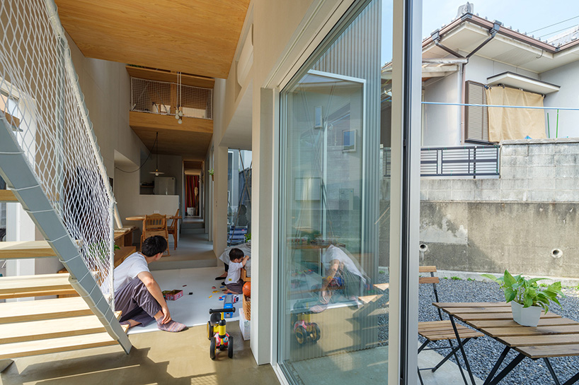 elongated house KJ lies on narrow flagpole lot between residences in japan