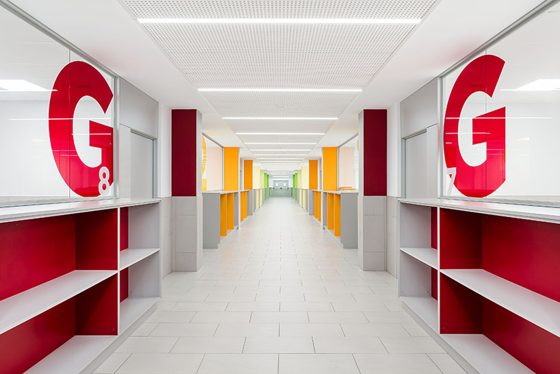 BAT uses a store's roof as a playground for urretxindorra school in bilbao