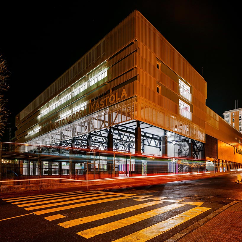 BAT uses a store's roof as a playground for urretxindorra school in bilbao