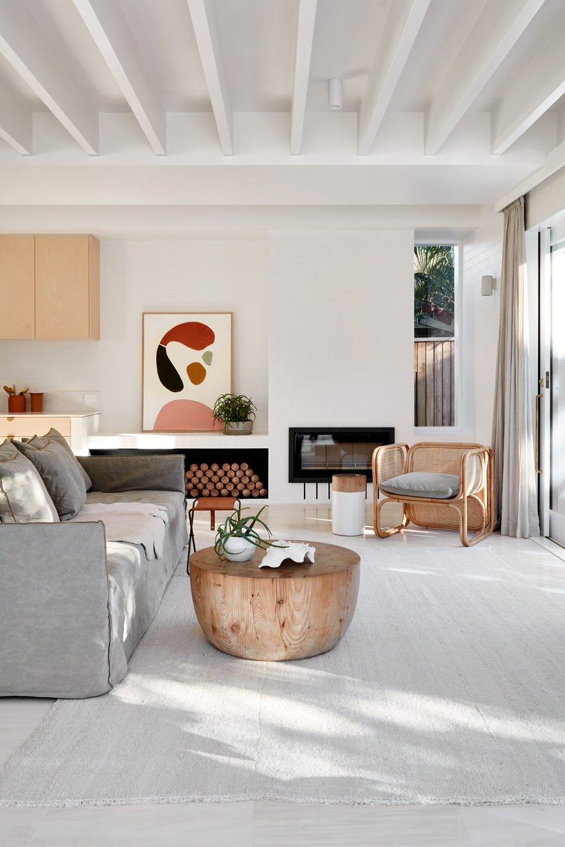 those architects links rooms and courtyards through breezway in 1980s bungalow renovation