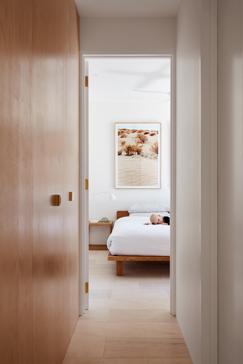 those architects links rooms and courtyards through breezway in 1980s bungalow renovation