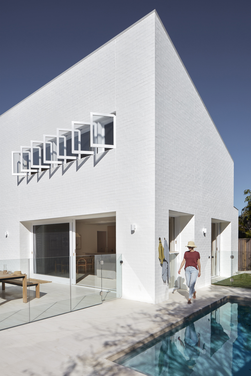 those architects links rooms and courtyards through breezway in 1980s bungalow renovation