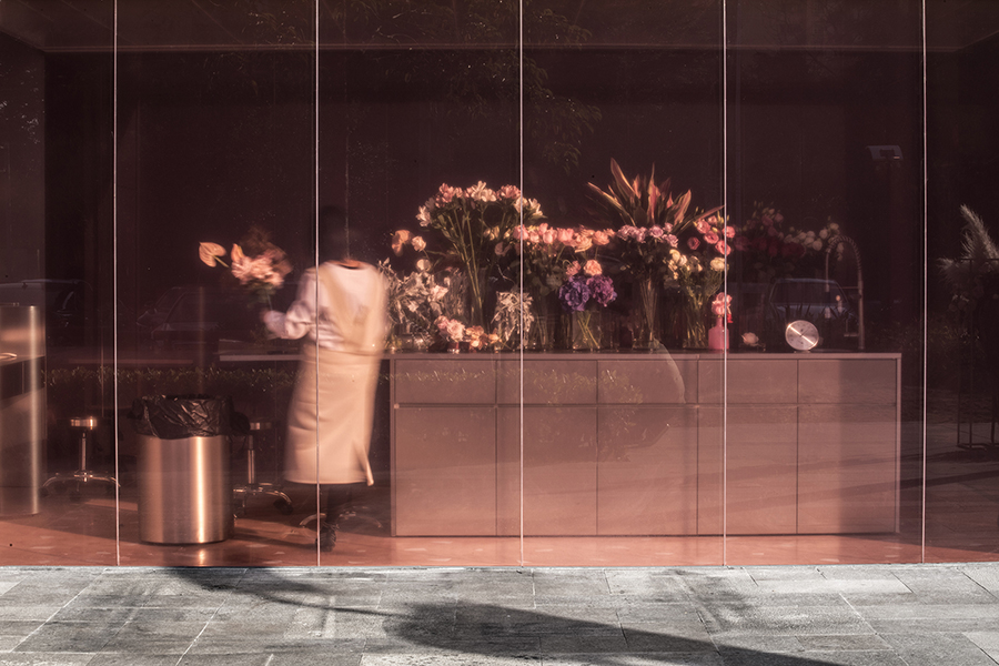 0321 studio conceals restaurant behind flower shop in dongguan, china