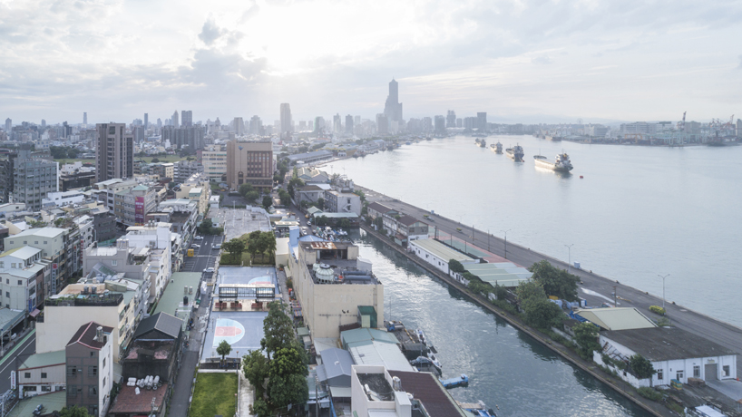 atelier let’s transforms disused urban area into basketball courts in taiwan