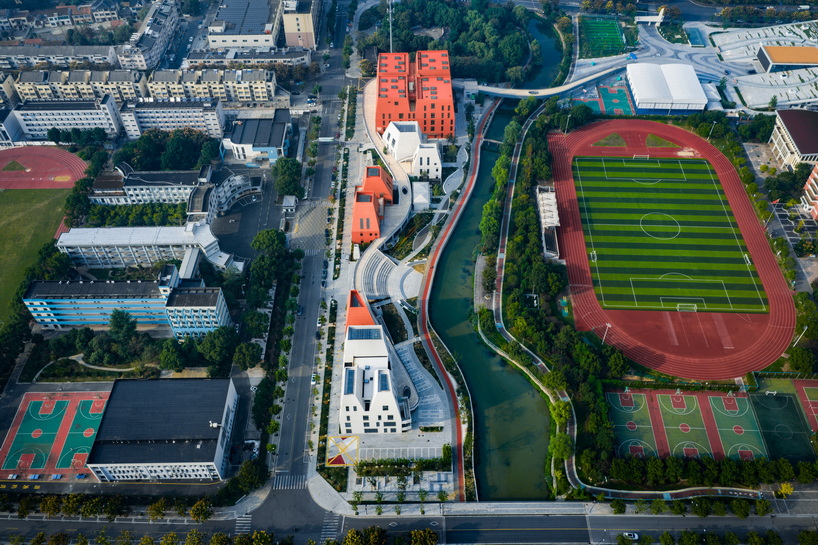 red and white geometric sports complex emerges along daixi&rsquo;s riverfront - 2