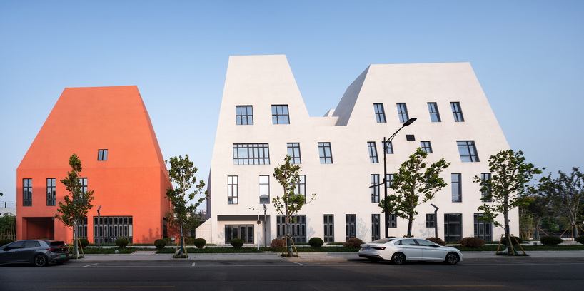 red and white geometric sports complex emerges along daixi&rsquo;s riverfront - 7