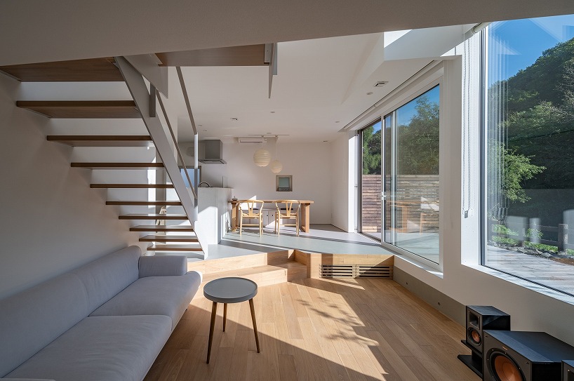 split-level timber house organizes layered interiors around japanese forest landscape - 5