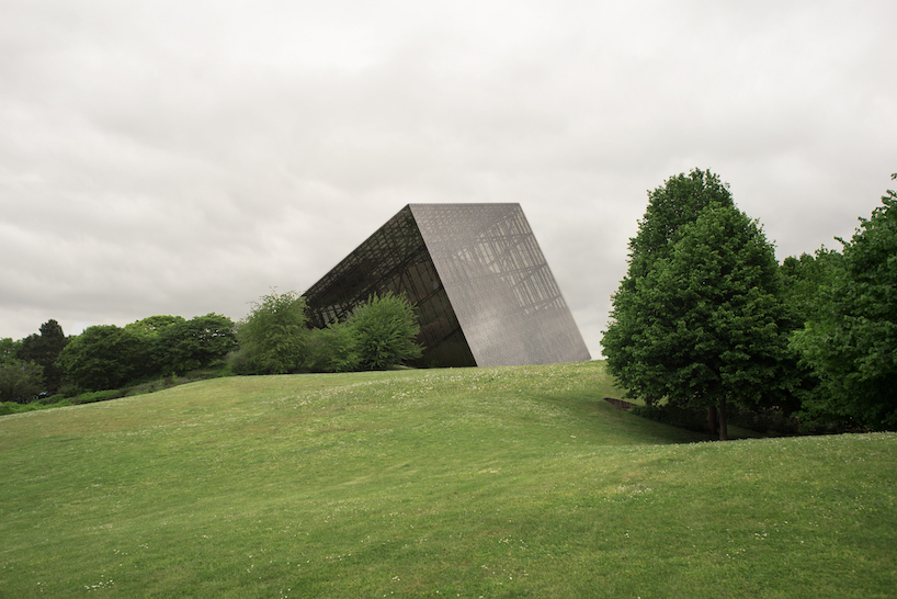 aumond aurélien questions futuristic architecture of 90s capturing french park futuroscope