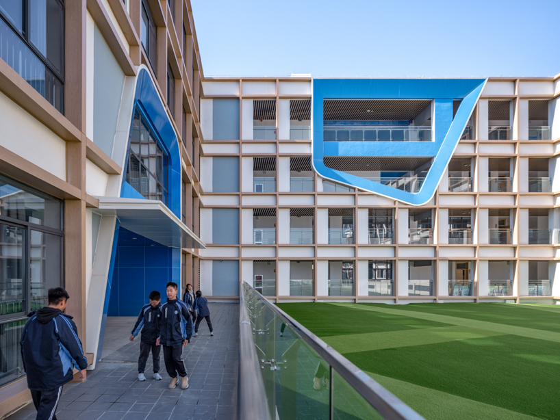 classrooms integrate pocket parks in quzhou no.6 experimental school by LYCS architecture