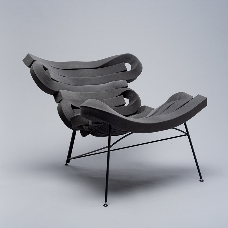 šimon galanský twists & turns bright orange steel rods into the 'sinuo chair'