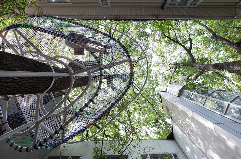 mur mur lab's 'floating' treehouse combines a simple geometry with colored strings