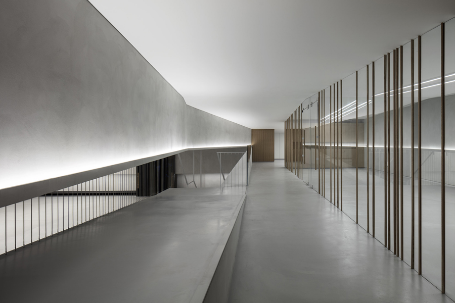 baranowitz & goldberg and pitsou kedem architects sculpt pitaro showroom in israel
